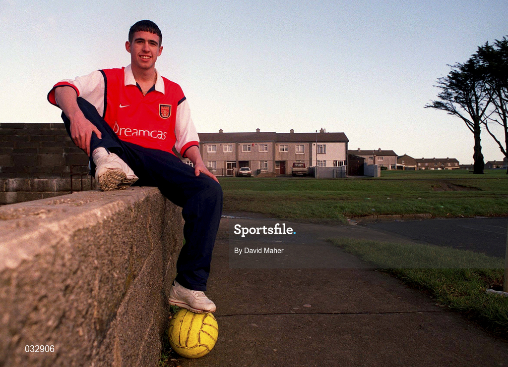 6 January 2000; Republic of Ireland and Arsenal's Stephen Bradley at his home in Jobstown, Tallaght, Dublin. Photo by David Maher/Sportsfile