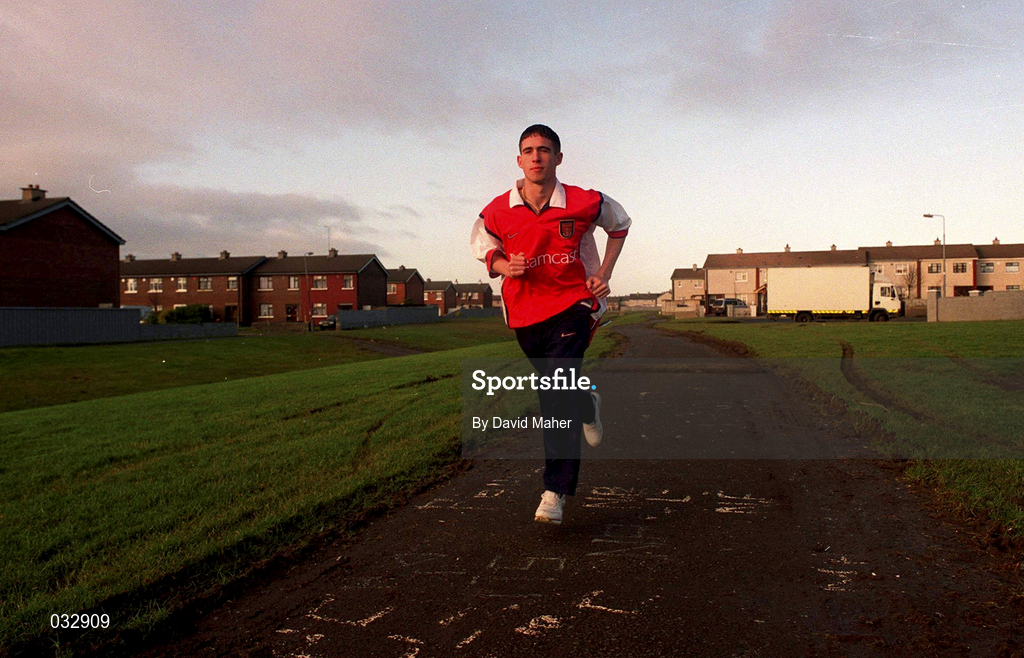 6 January 2000; Republic of Ireland and Arsenal's Stephen Bradley at his home in Jobstown, Tallaght, Dublin. Photo by David Maher/Sportsfile