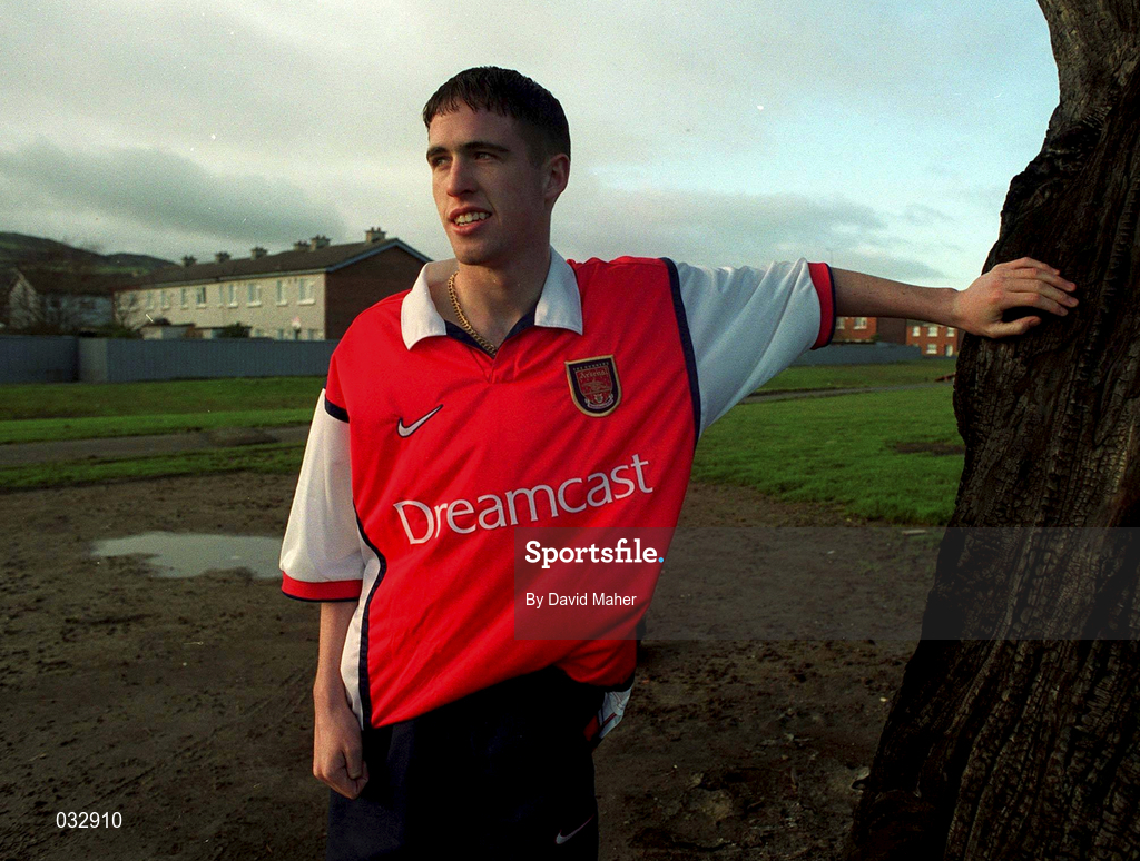 6 January 2000; Republic of Ireland and Arsenal's Stephen Bradley at his home in Jobstown, Tallaght, Dublin. Photo by David Maher/Sportsfile