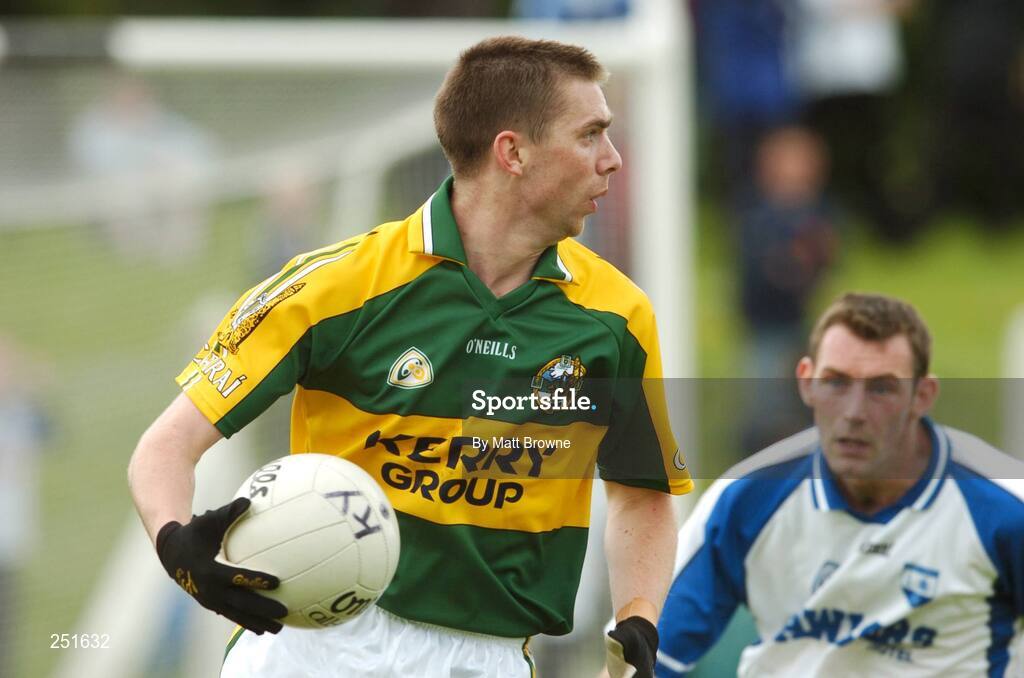 3 June 2007; Marc O'Se, Kerry, in action against Brian Wall, Waterford. Bank of Ireland Munster Senior Football Championship Semi-Final, Waterford v Kerry, Fraher Field, Dungarvan, Co. Waterford. Picture credit: Matt Browne / SPORTSFILE