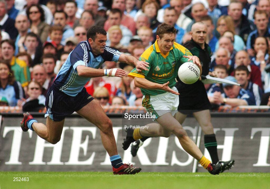 17 June 2007; Peadar Byrne, Meath, in action against Paul Casey, Dublin. Bank of Ireland Leinster Senior Football Championship Quarter-Final Replay, Dublin v Meath, Croke Park, Dublin. Picture credit: Pat Murphy / SPORTSFILE