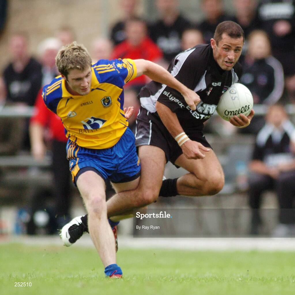 17 June 2007; Eamon O'Hara, Sligo, in action against Cathal Cregg, Roscommon. Bank of Ireland Connacht Senior Football Championship Semi-Final, Sligo v Roscommon, Dr. Hyde Park, Roscommon. Picture credit: Ray Ryan / SPORTSFILE