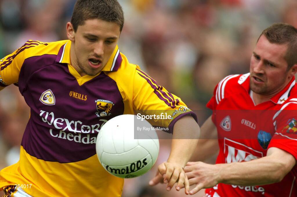 17 June 2007; Ciaran Lyng, Wexford, in action against Alan Page, Louth. Bank of Ireland Leinster Senior Football Championship Quarter-Final, Louth v Wexford, Croke Park, Dublin. Picture credit: Ray McManus / SPORTSFILE