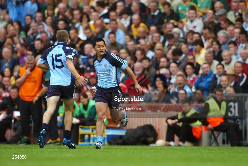 17 June 2007; Jason Sherlock replaces his Dublin team-mate Tomas Quinn. Bank of Ireland Leinster Senior Football Championship Quarter-Final Replay, Dublin v Meath, Croke Park, Dublin. Picture credit: Ray McManus / SPORTSFILE