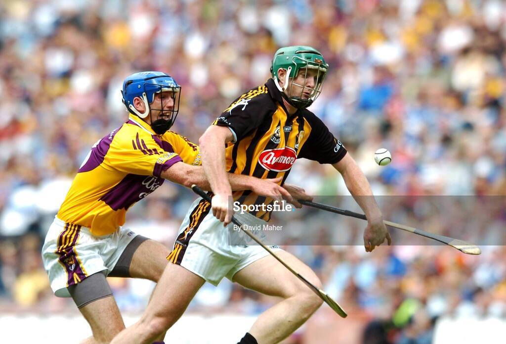 1 July 2007; Henry Shefflin, Kilkenny, in action against Diarmuid Lyng, Wexford. Guinness Leinster Senior Hurling Championship Final, Kilkenny v Wexford, Croke Park, Dublin. Picture credit: David Maher / SPORTSFILE