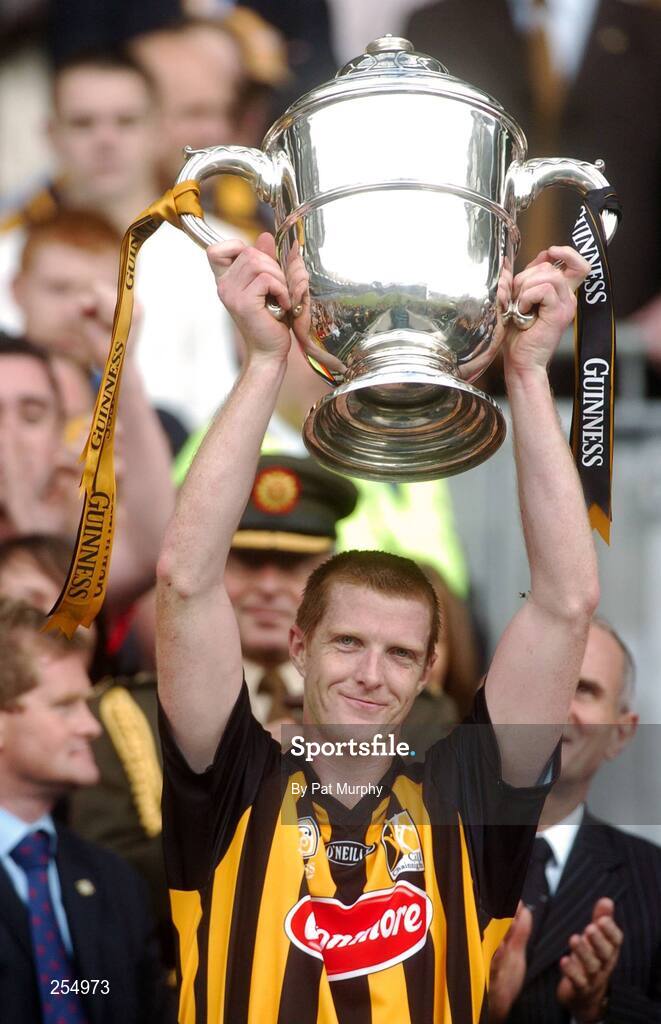 1 July 2007; Kilkenny captain Henry Shefflin lifts the cup. Guinness Leinster Senior Hurling Championship Final, Kilkenny v Wexford, Croke Park, Dublin. Picture credit: Pat Murphy / SPORTSFILE