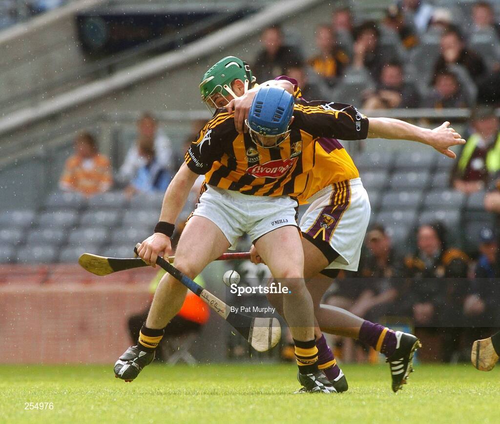 1 July 2007; Willie O'Dwyer, Kilkenny, in action against Richie Kehoe, Wexford. Guinness Leinster Senior Hurling Championship Final, Kilkenny v Wexford, Croke Park, Dublin. Picture credit: Pat Murphy / SPORTSFILE