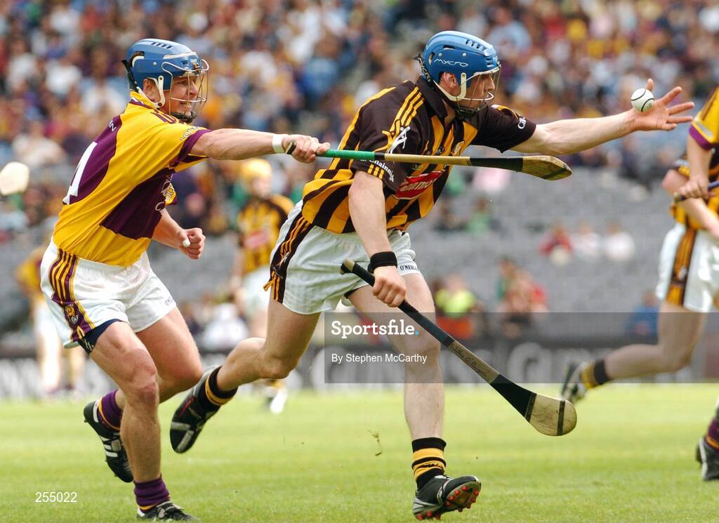 1 July 2007; Willie O'Dwyer, Kilkenny, in action against Malachy Travers, Wexford. Guinness Leinster Senior Hurling Championship Final, Kilkenny v Wexford, Croke Park, Dublin. Picture credit: Stephen McCarthy / SPORTSFILE
