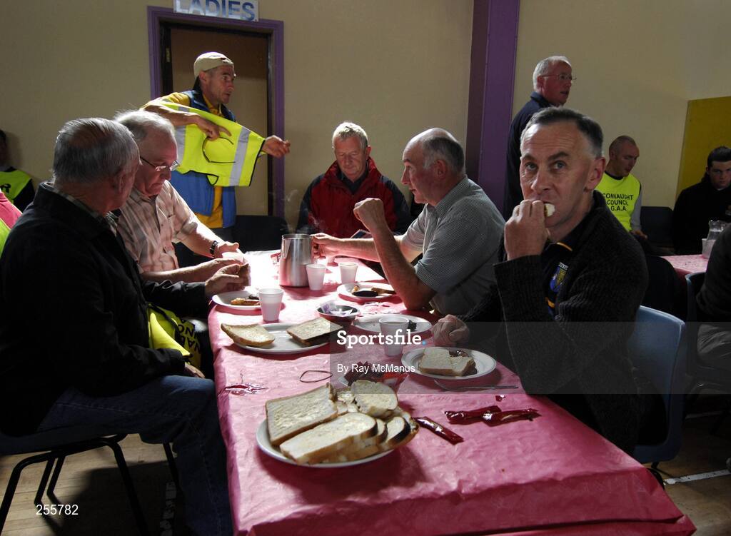 8 July 2007; 'Maors' enjoy the breakfast before the start of the day's games. Bank of Ireland Connacht Senior Football Championship Final, Galway v Sligo, Dr. Hyde Park, Roscommon. Picture credit: Ray McManus / SPORTSFILE