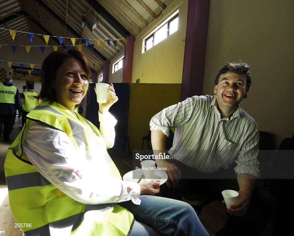 8 July 2007; Olivia Gilligan and Pat Carty, of Ballinaeen, Co. Roscommon, GAA Club, enjoy a cup of tea before the game. Bank of Ireland Connacht Senior Football Championship Final, Galway v Sligo, Dr. Hyde Park, Roscommon. Picture credit: Ray McManus / SPORTSFILE