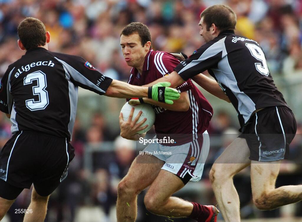 8 July 2007; Cormack Bane, Galway, in action against Noel McGuire, 3, and Kieran Quinn, Sligo. Bank of Ireland Connacht Senior Football Championship Final, Galway v Sligo, Dr. Hyde Park, Roscommon. Picture credit: Ray McManus / SPORTSFILE