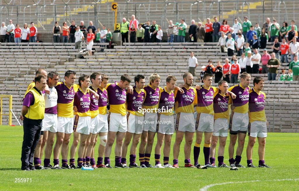 8 July 2007; The Wexford team stand for a minutes silence. Bank of Ireland All-Ireland Senior Football Championship Qualifier, Round 1, Fermanagh v Wexford, St Tighearnach's Park, Clones, Co. Monaghan. Picture credit: Oliver McVeigh / SPORTSFILE