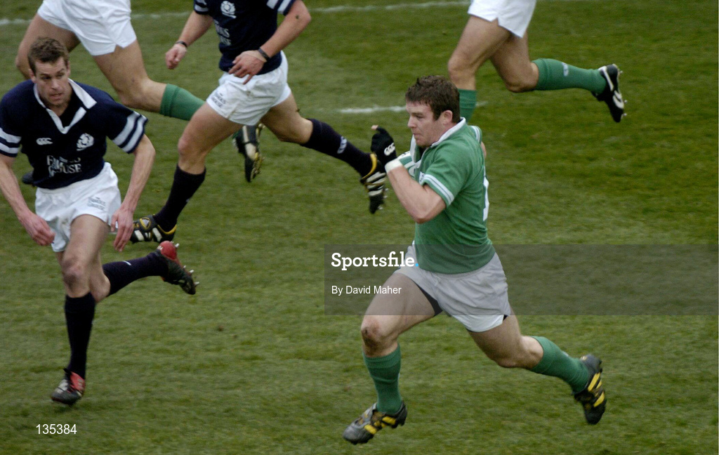 27 March 2004; Gordon D'Arcy of Ireland breaks through the Scotland defence on his way to score his side's first try during the RBS Six Nations Rugby Championship match between Ireland and Scotland at Lansdowne Road in Dublin. Photo by David Maher/Sportsfile