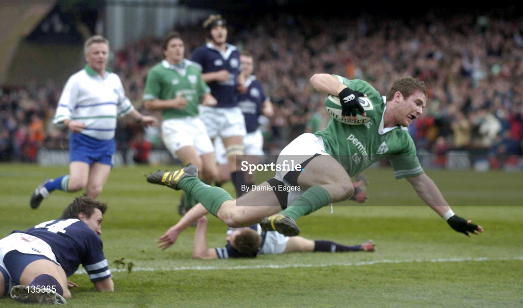 27 March 2004; Gordon D'Arcy of Ireland scores his side's first try during the RBS Six Nations Rugby Championship match between Ireland and Scotland at Lansdowne Road in Dublin. Photo by Damien Eagers/Sportsfile