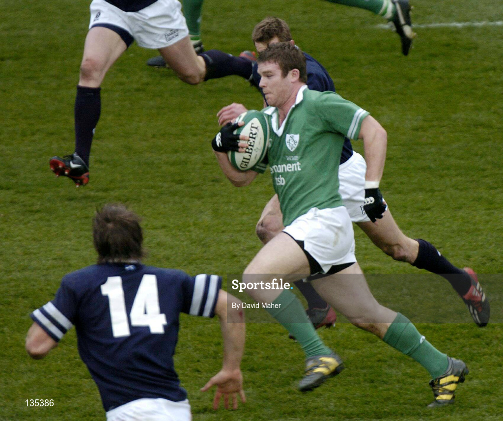 27 March 2004; Gordon D'Arcy of Ireland breaks through the Scotland defence on his way to score his side's first try during the RBS Six Nations Rugby Championship match between Ireland and Scotland at Lansdowne Road in Dublin. Photo by David Maher/Sportsfile