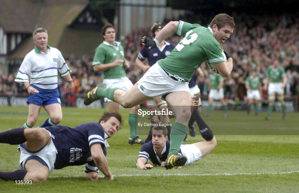 27 March 2004; Gordon D'Arcy of Ireland scores his side's first try during the RBS Six Nations Rugby Championship match between Ireland and Scotland at Lansdowne Road in Dublin. Photo by Damien Eagers/Sportsfile