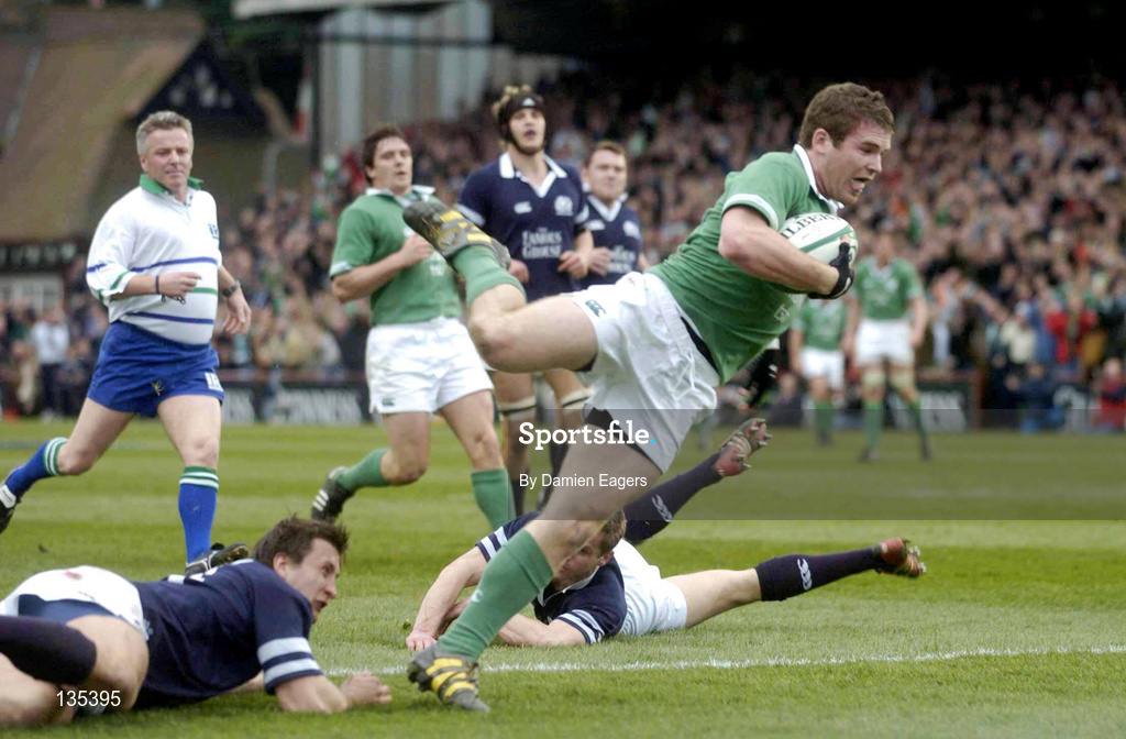 27 March 2004; Gordon D'Arcy of Ireland scores his side's first try during the RBS Six Nations Rugby Championship match between Ireland and Scotland at Lansdowne Road in Dublin. Photo by Damien Eagers/Sportsfile