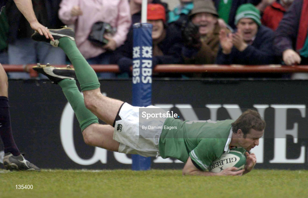 27 March 2004; Geordan Murphy of Ireland scores his side's second try during the RBS Six Nations Rugby Championship match between Ireland and Scotland at Lansdowne Road in Dublin. Photo by Damien Eagers/Sportsfile