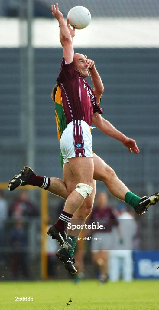 14 July 2007; Martin Flanagan, Westmeath, in action against Kevin Cassidy, Donegal. Bank of Ireland All-Ireland Football Championship Qualifier, Round 2, Westmeath v Donegal, Cusack Park, Mullingar, Co. Westmeath. Picture credit: Ray McManus / SPORTSFILE