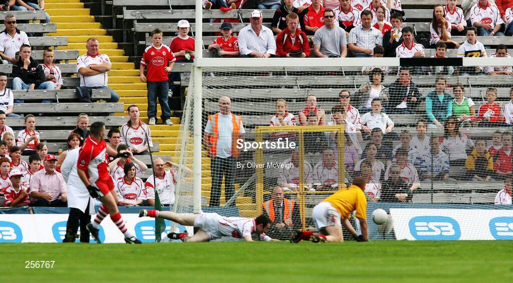 15 July 2007; Gavin McGeehan, Derry, scores past Paul Martin and Michael O'Neill, Tyrone, for the first goal. ESB Ulster Minor Football Championship Final - Derry v Tyrone, St Tighearnach's Park, Clones, Co Monaghan. Picture credit: Oliver McVeigh / SPORTSFILE