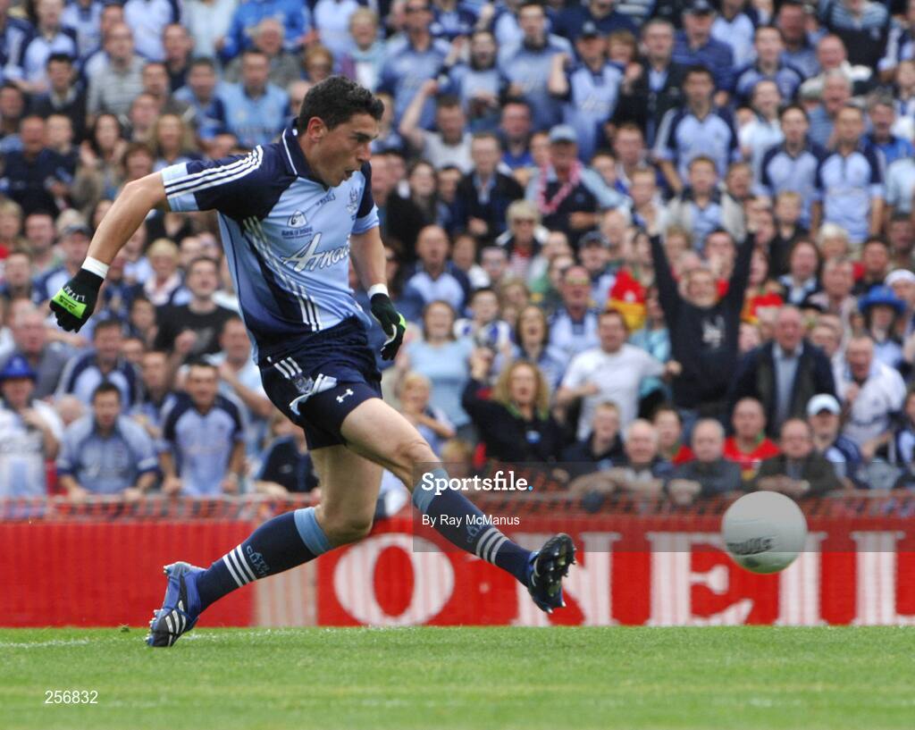 15 July 2007; Bernard Brogan scores Dublin's second goal. Bank of Ireland Leinster Senior Football Championship Final, Dublin v Laois, Croke Park, Dublin. Picture credit: Ray McManus / SPORTSFILE