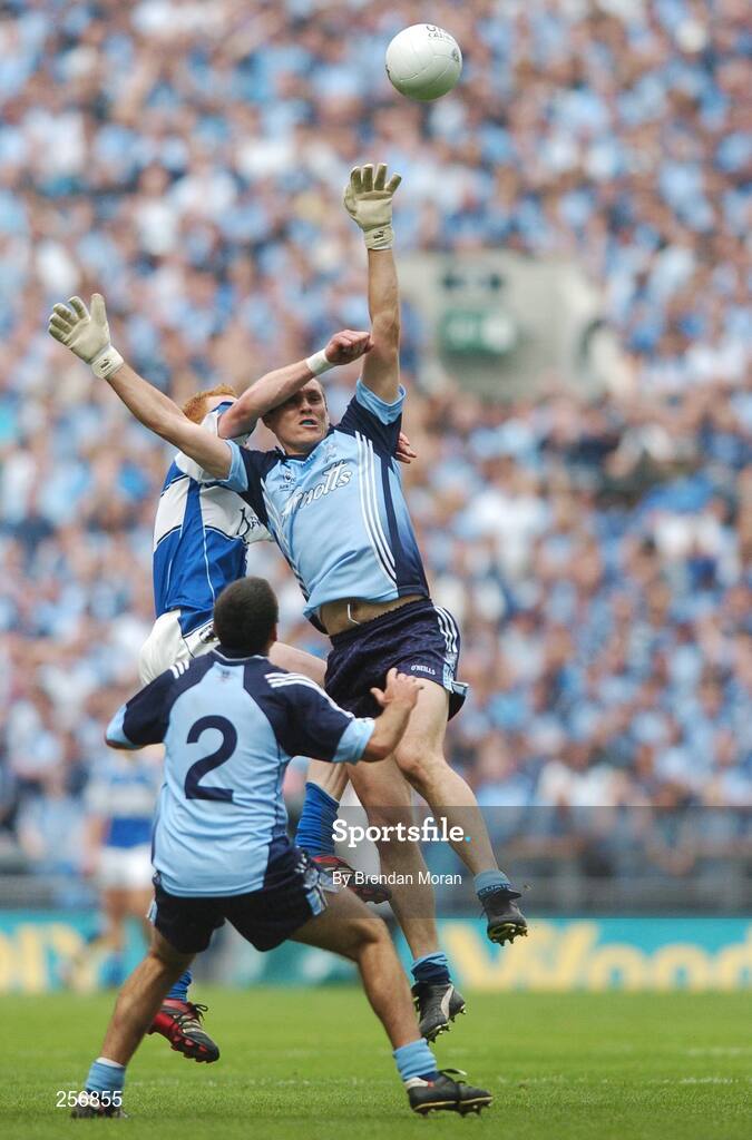 15 July 2007; Ciaran Whelan, Dublin, contests a kick out with Padraig Clancy, Laois. Bank of Ireland Leinster Senior Football Championship Final, Dublin v Laois, Croke Park, Dublin. Picture credit: Brendan Moran / SPORTSFILE