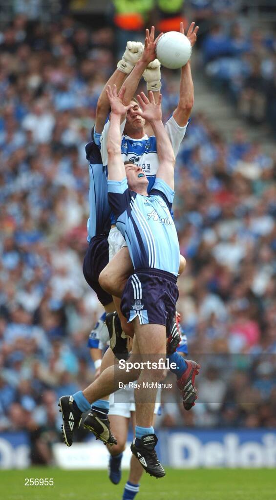 15 July 2007; Colin Moran and Ciaran Whelan, Dublin, contest a high ball against Brendan Begley, Laois. Bank of Ireland Leinster Senior Football Championship Final, Dublin v Laois, Croke Park, Dublin. Picture credit: Ray McManus / SPORTSFILE