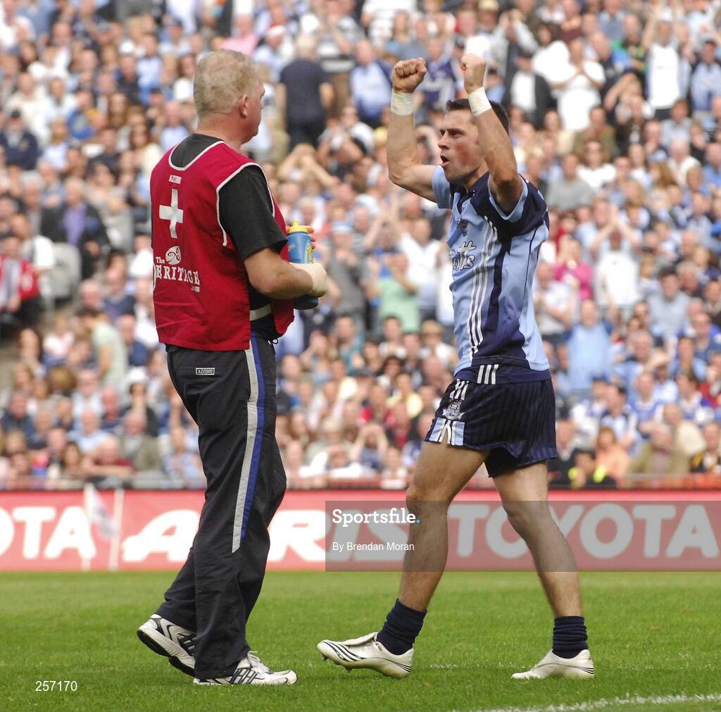 15 July 2007; Dublin's Alan Brogan salutes the crowd in injury time. Bank of Ireland Leinster Senior Football Championship Final, Dublin v Laois, Croke Park, Dublin. Picture credit: Brendan Moran / SPORTSFILE