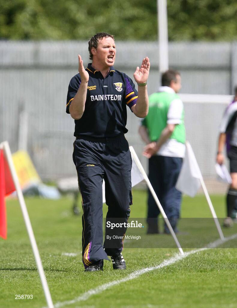 8 July 2007; Wexford manager, Paul Bealin, issues instructions from the sideline. Bank of Ireland All-Ireland Senior Football Championship Qualifier, Round 1, Fermanagh v Wexford, St Tighearnach's Park, Clones, Co. Monaghan. Picture credit: Oliver McVeigh / SPORTSFILE