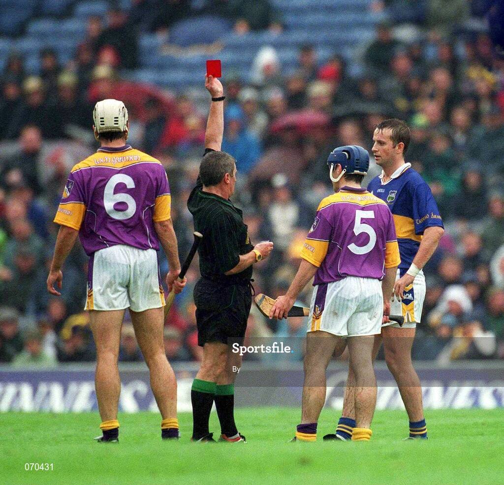 18 August 2001; Tipperary's Brian O'Meara receives a red card from referee Pat Horan, Wexford's Liam Dunne was also sent off. Tipperary v Wexford, All-Ireland Hurling Championship Semi-Final Replay, Croke Park, Dublin. Picture credit; Ray McManus / SPORTSFILE