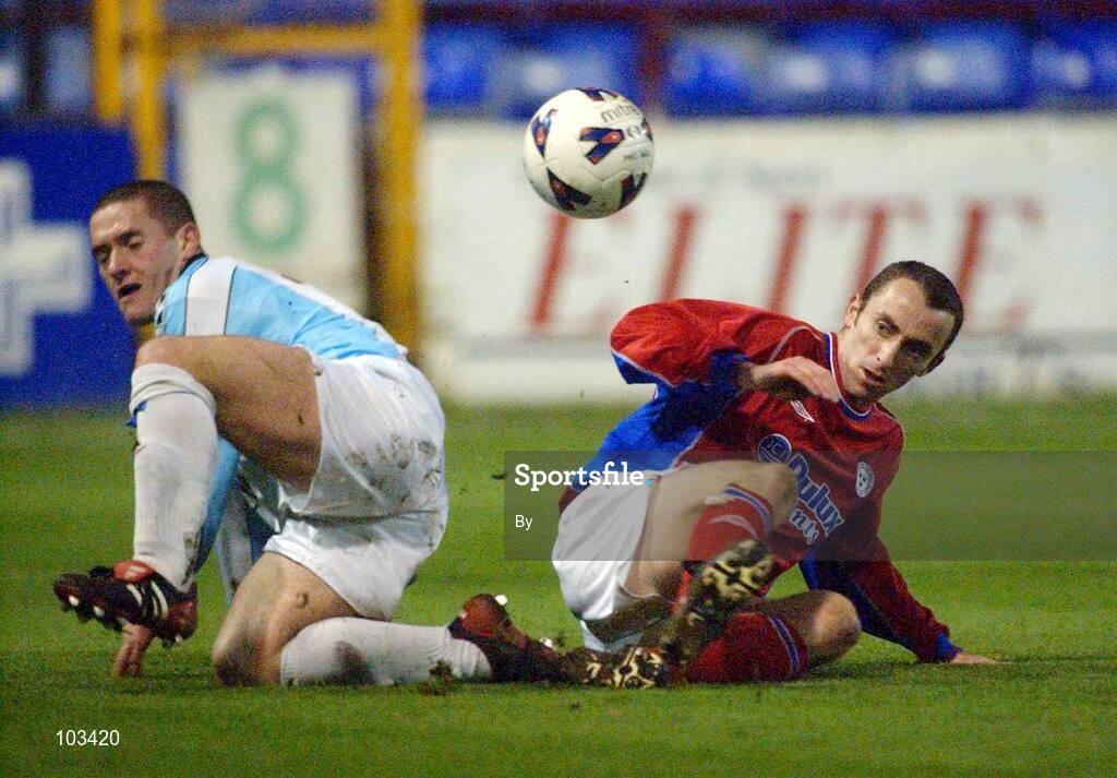 2 December 2002; Ollie Cahill, Shelbourne, in action against Tommy McCallion, Derry City. eircom League Premier Division. Tolka Park, Dublin. Shelbourne v Derry City. Soccer. Picture credit; David Maher / SPORTSFILE