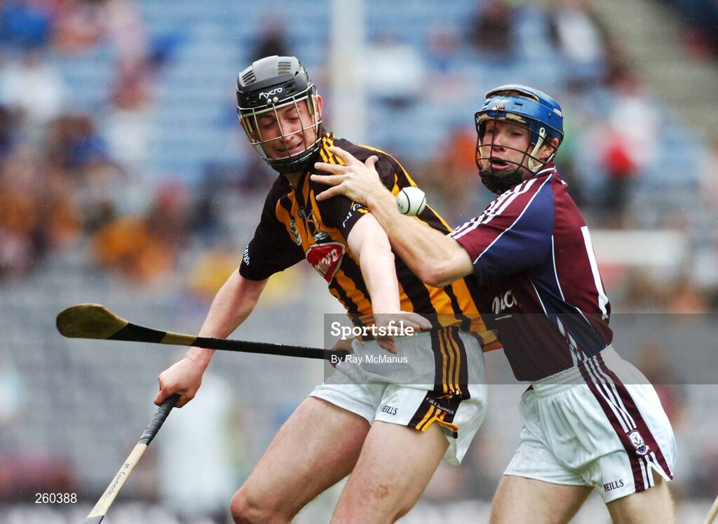 28 July 2007; Martin Comerford, Kilkenny, in action against Damien Hayes, Galway. Guinness All-Ireland Senior Hurling Championship Quarter-Final, Kilkenny v Galway, Croke Park, Dublin. Picture credit; Ray McManus / SPORTSFILE