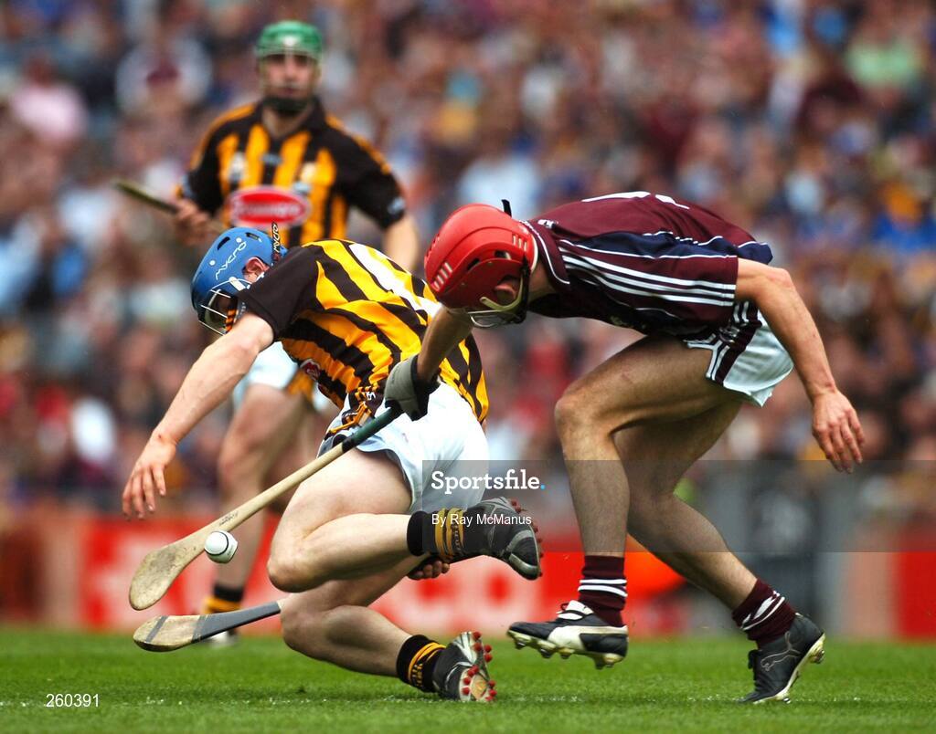 28 July 2007; Willie O'Dwyer, Kilkenny, in action against Fergal Moore, Galway. Guinness All-Ireland Senior Hurling Championship Quarter-Final, Kilkenny v Galway, Croke Park, Dublin. Picture credit; Ray McManus / SPORTSFILE