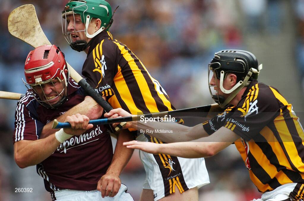 28 July 2007; John Lee, Galway, in action against Aidan Fogarty and Henry Shefflin, Kilkenny. Guinness All-Ireland Senior Hurling Championship Quarter-Final, Kilkenny v Galway, Croke Park, Dublin. Picture credit; Ray McManus / SPORTSFILE