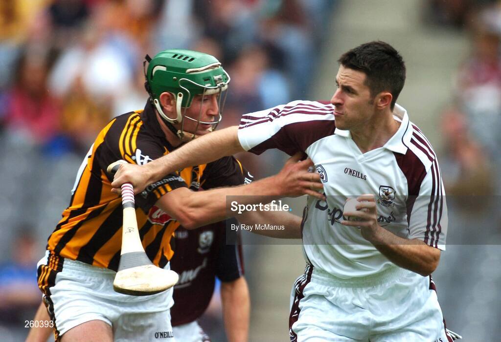 28 July 2007; Galway goalkeeper Colm Callanan prepares to clear under pressure from Kilkenny's Eddie Brennan. Guinness All-Ireland Senior Hurling Championship Quarter-Final, Kilkenny v Galway, Croke Park, Dublin. Picture credit; Ray McManus / SPORTSFILE