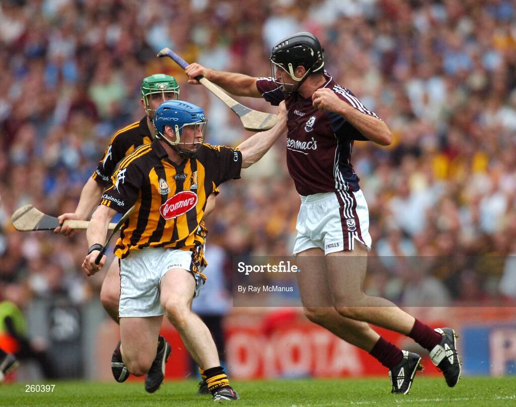 28 July 2007; Shane Kavanagh, Galway, in action against Willie O'Dwyer, Kilkenny. Guinness All-Ireland Senior Hurling Championship Quarter-Final, Kilkenny v Galway, Croke Park, Dublin. Picture credit; Ray McManus / SPORTSFILE