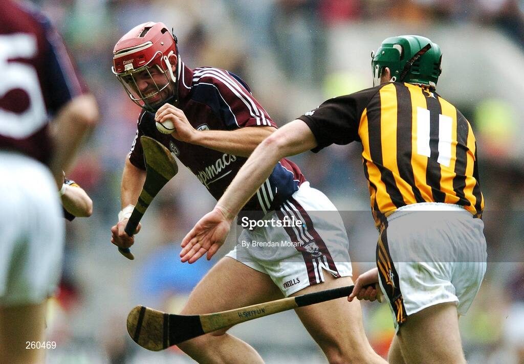 28 July 2007; John Lee, Galway, in action against Henry Shefflin, Kilkenny. Guinness All-Ireland Senior Hurling Championship Quarter-Final, Kilkenny v Galway, Croke Park, Dublin. Picture credit; Brendan Moran / SPORTSFILE