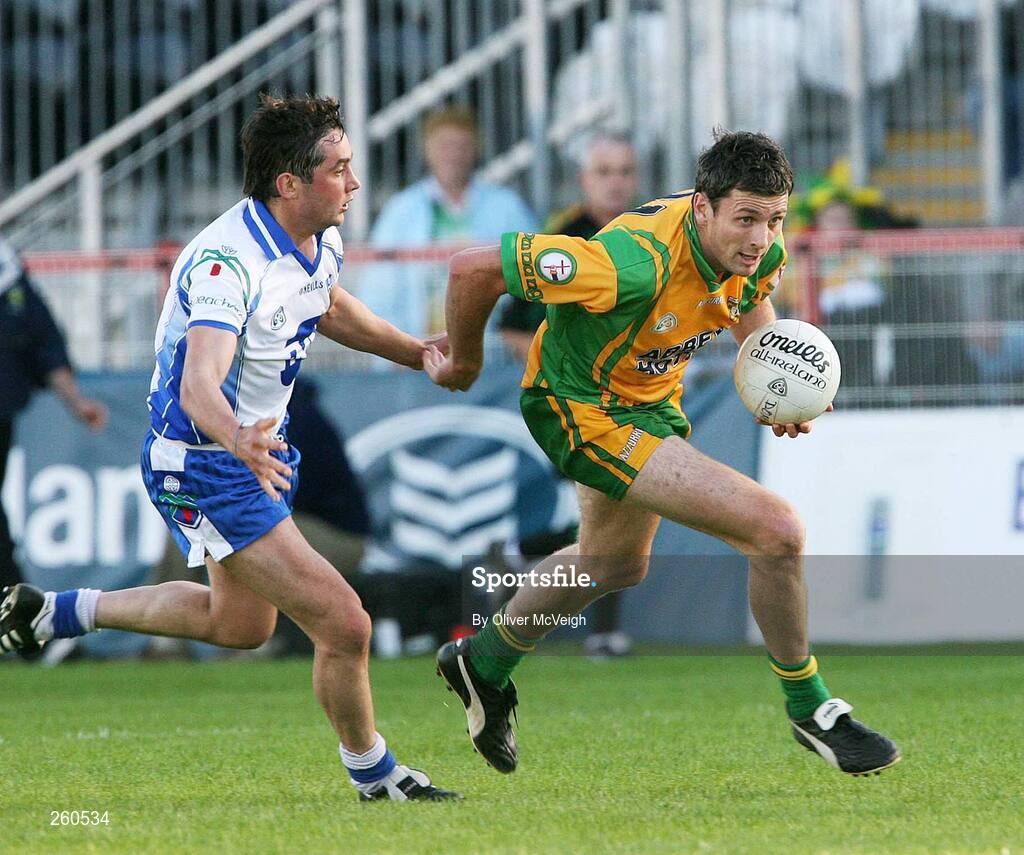 28 July 2007; Christy Toye, Donegal, in action against Damien Freeman, Monaghan. Bank of Ireland All-Ireland Senior Football Championship Qualifier, Round 3, Donegal v Monaghan, Healy Park, Omagh, Co. Tyrone. Picture credit; Oliver McVeigh / SPORTSFILE