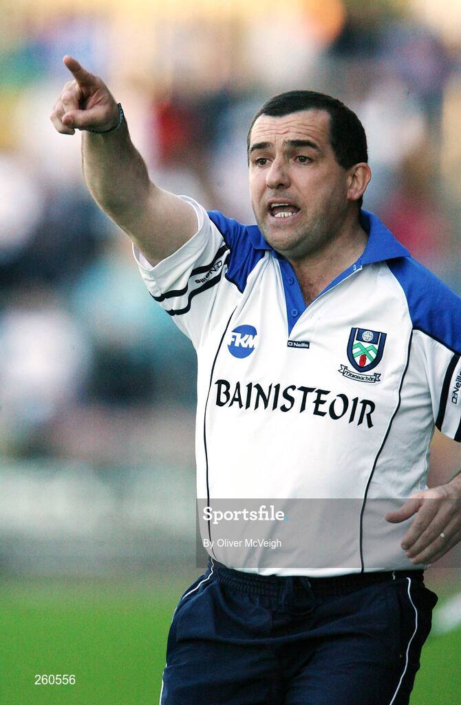 28 July 2007; Monaghan manager Seamus McEnaney issues instructions to his players near the end of the match. Bank of Ireland All-Ireland Senior Football Championship Qualifier, Round 3, Donegal v Monaghan, Healy Park, Omagh, Co. Tyrone. Picture credit; Oliver McVeigh / SPORTSFILE
