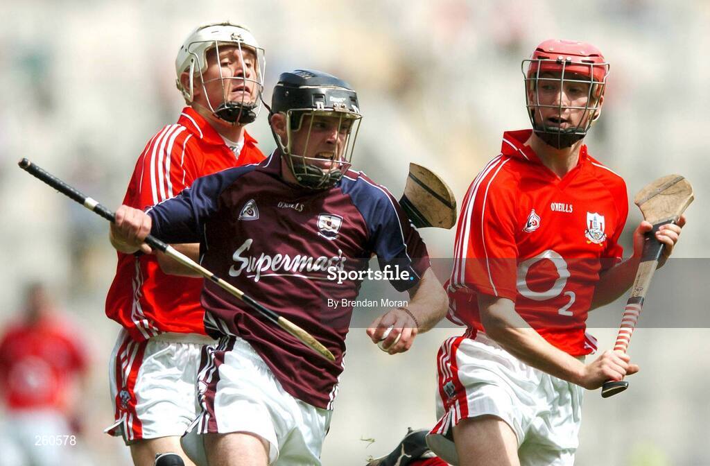 29 July 2007; Eoin Forde, Galway, in action against Jack Herlihy, left, and Denis O'Sullivan, Cork. ESB All-Ireland Minor Hurling Championship Quarter-Final, Cork v Galway, Croke Park, Dublin. Picture credit; Brendan Moran / SPORTSFILE