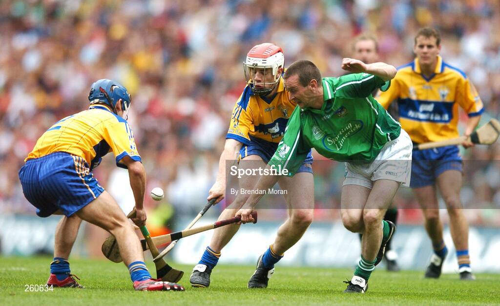 29 July 2007; Donie Ryan, Limerick, in action against Gerry O'Grady, left, and Kevin Dilleen, Clare. Guinness All-Ireland Senior Hurling Championship Quarter-Final, Clare v Limerick, Croke Park, Dublin. Picture credit; Brendan Moran / SPORTSFILE