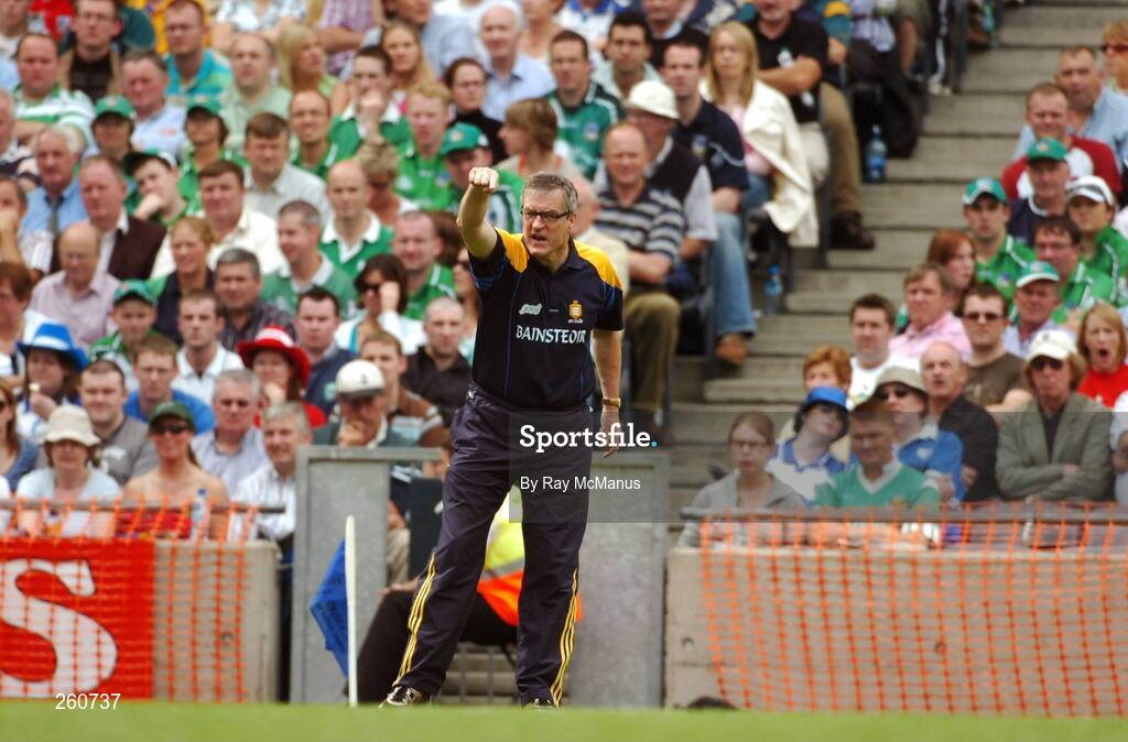29 July 2007; Clare manager Tony Considine issues instructions. Guinness All-Ireland Senior Hurling Championship Quarter-Final, Clare v Limerick, Croke Park, Dublin. Picture credit; Ray McManus / SPORTSFILE