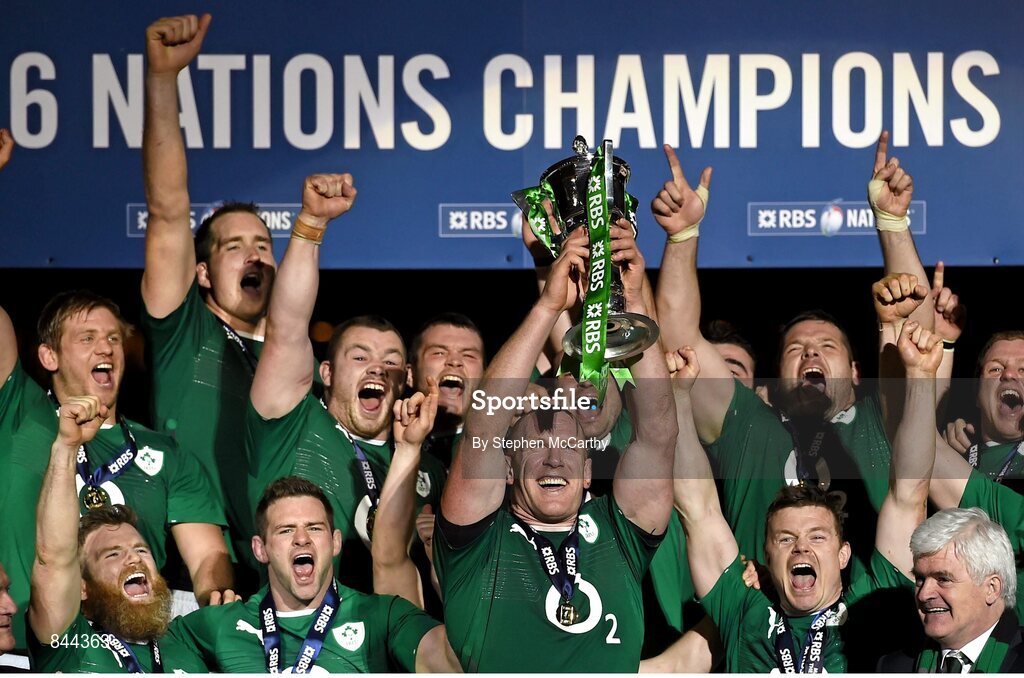 15 March 2014; Ireland captain Paul O'Connell lifts the RBS Six Nations Rugby Championship 2014 trophy. RBS Six Nations Rugby Championship 2014, France v Ireland. Stade De France, Saint Denis, Paris, France. Picture credit: Stephen McCarthy / SPORTSFILE