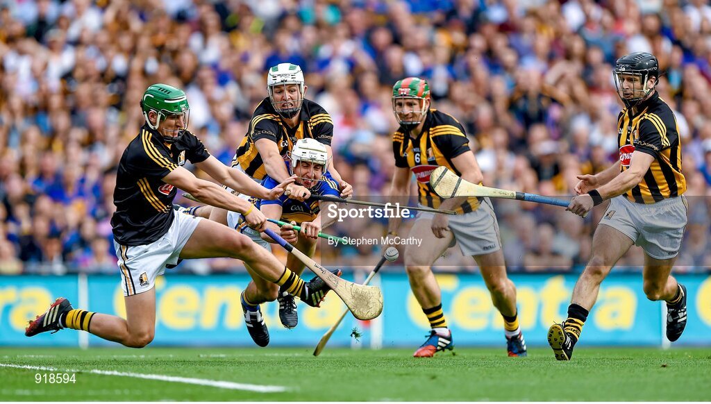 27 September 2014; Patrick Maher, Tipperary, in action against, from left, Eoin Murphy, Padraig Walsh, Kieran Joyce and JJ Delaney, Kilkenny. GAA Hurling All Ireland Senior Championship Final Replay, Kilkenny v Tipperary. Croke Park, Dublin. Picture credit: Stephen McCarthy / SPORTSFILE