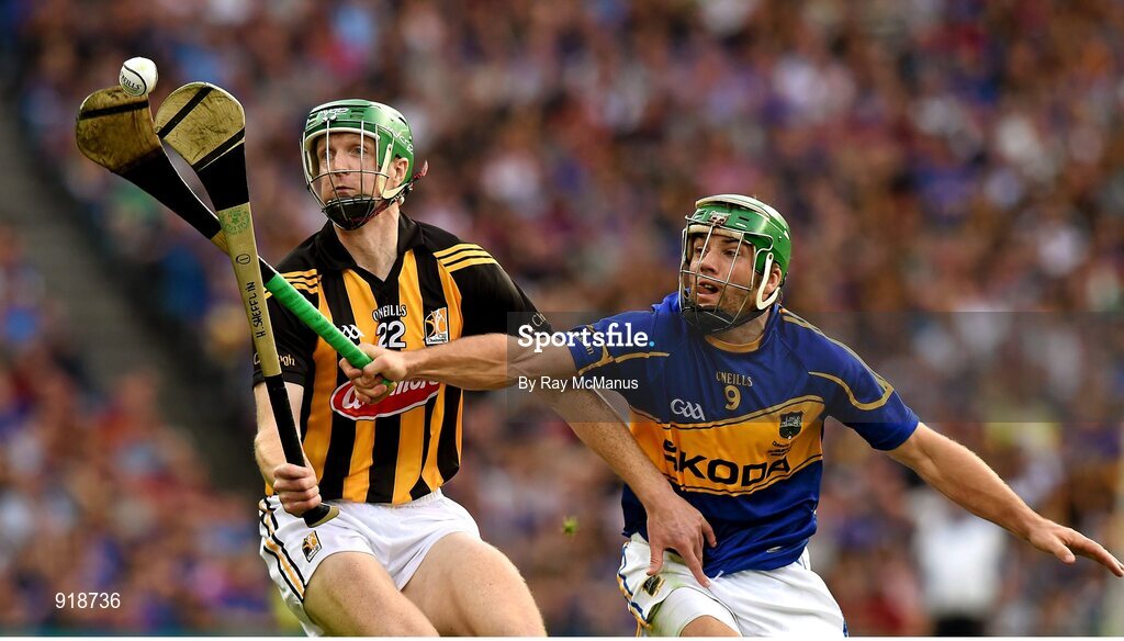 27 September 2014; Henry Shefflin, Kilkenny, in action against James Woodlock, Tipperary. GAA Hurling All Ireland Senior Championship Final Replay, Kilkenny v Tipperary. Croke Park, Dublin. Picture credit: Ray McManus / SPORTSFILE