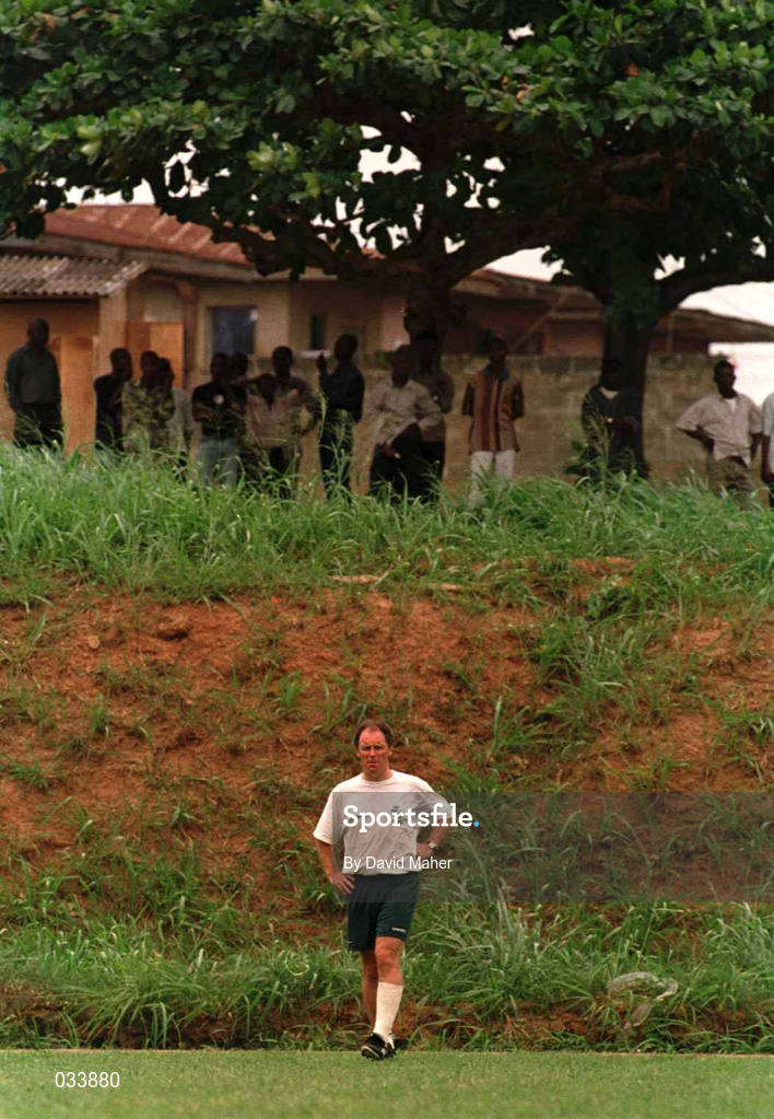 2 April 1999; Manager Brian Kerr during a Republic of Ireland U20 Squad training sesssion at the Liberty Stadium in Ibadan, Nigeria. Photo by David Maher/Sportsfile