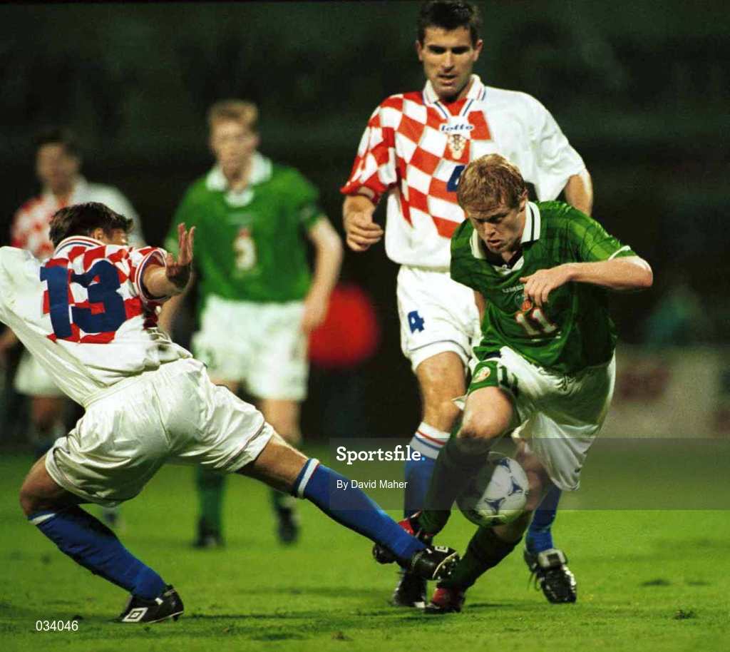 4 September 1999; Damien Duff of Republic of Ireland in action against Tomislav Rukhyina of Croatia during the  UEFA European Championships Qualifying Group 8 match between Croatia and Republic of Ireland at Maksimir Stadium in Zagreb, Croatia. Photo by Brendan Moran/Sportsfile