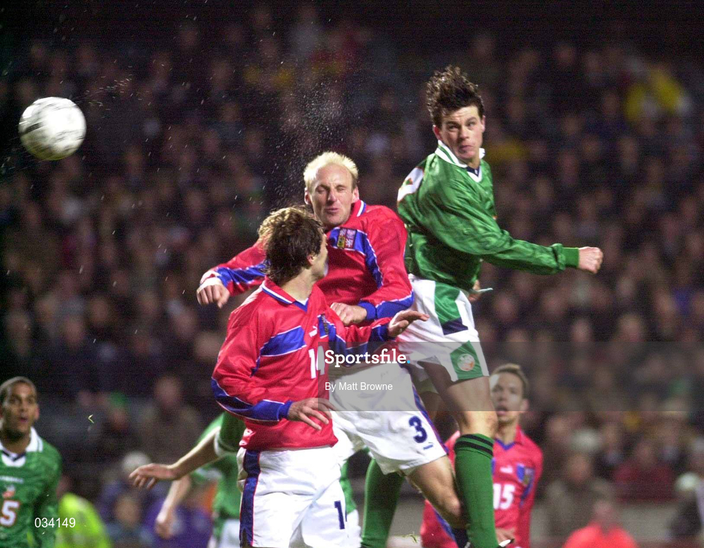23 February 2000; Ian Harte of Republic of Ireland wins the ball in the air to set up Robbie Keane's winning goal during the International Friendly match between Republic of Ireland and Czech Republic at Lansdowne Road in Dublin. Photo by Matt Browne/Sportsfile