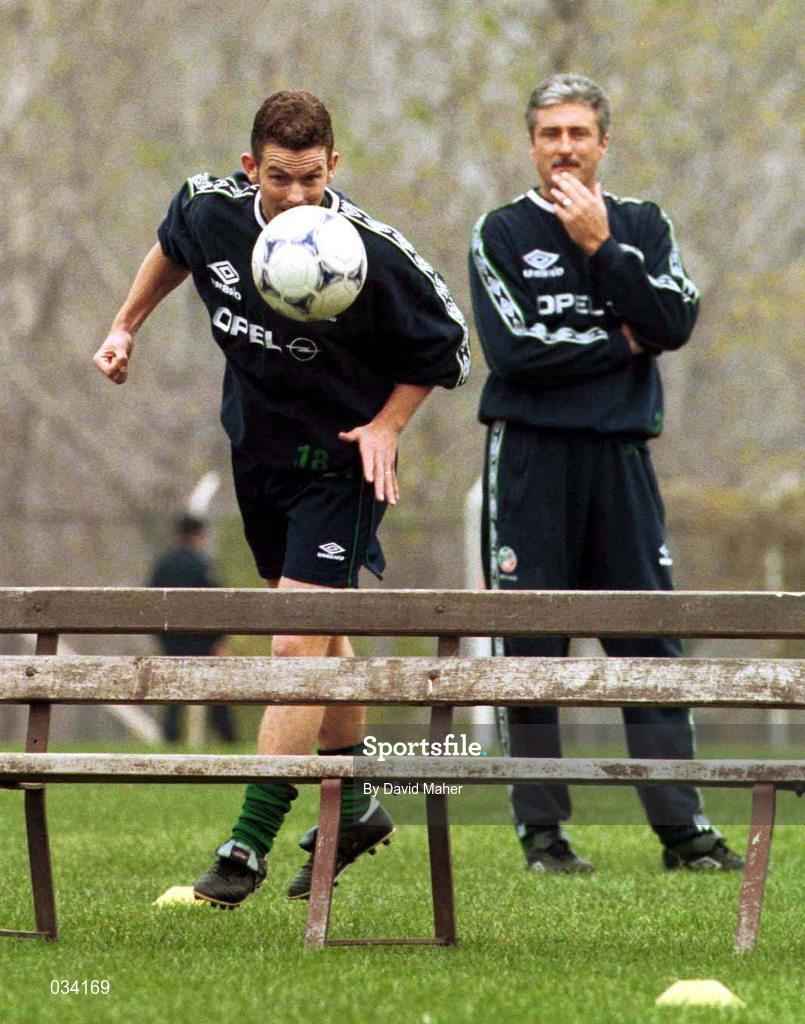 116 November 1999; Mark Kinsella, watched by assistant manager Ian Evans, during a Republic of Ireland training session at Veledrom Stadium in Bursa, Turkey. Photo by David Maher/Sportsfile