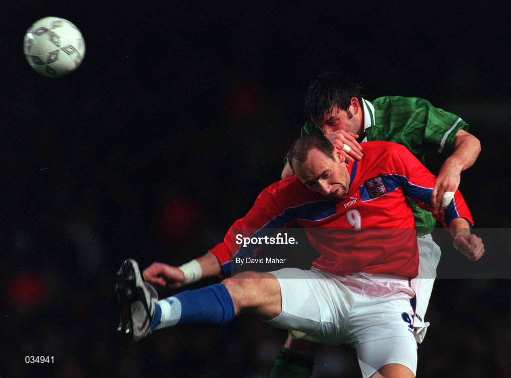 23 February 2000; Paul Butler of Republic of Ireland in action against Ian Koller of Czech Republic during the International Friendly match between Republic of Ireland and Czech Republic at Lansdowne Road in Dublin. Photo by David Maher/Sportsfile